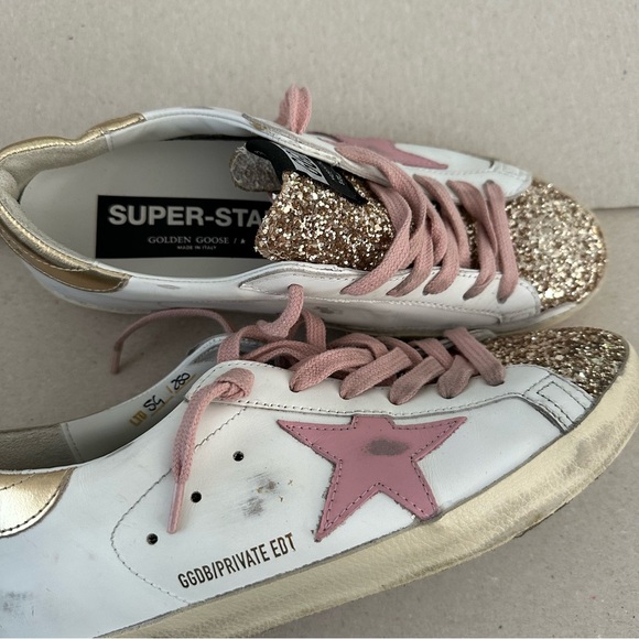 - NEW Golden Goose x REVOLVE Super Star in White, Ancient Pink, & Gold R100 - Picture 4 of 6